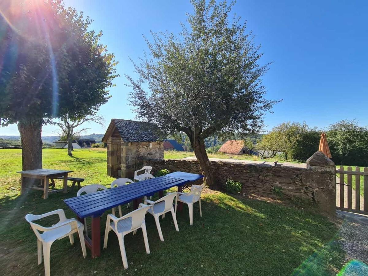 Maison typique Auvergnate, piscine et four à pain Saint-Christophe-Les-Gorges Extérieur photo